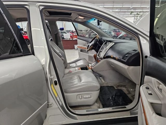 2005 Lexus RX 2nd Gen - Image 5 of 15