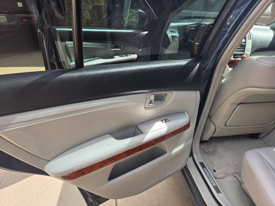 2005 Lexus RX 2nd Gen - Image 11 of 18