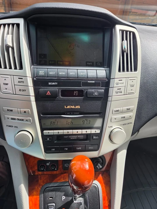 2005 Lexus RX 2nd Gen - Image 13 of 18