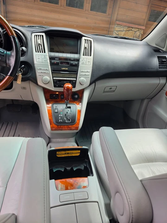 2005 Lexus RX 2nd Gen - Image 15 of 18