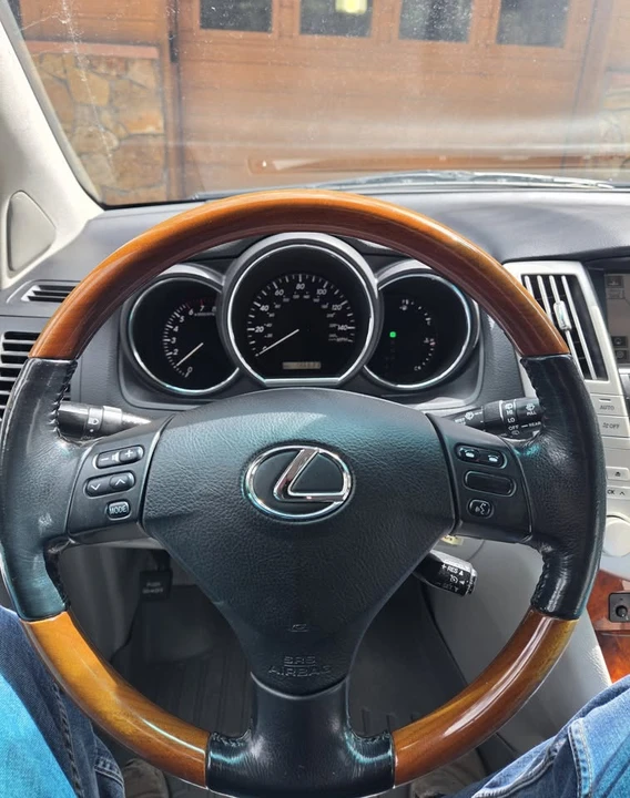 2005 Lexus RX 2nd Gen - Image 14 of 18