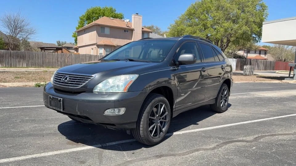 2005 Lexus RX 2nd Gen - Image 3 of 16