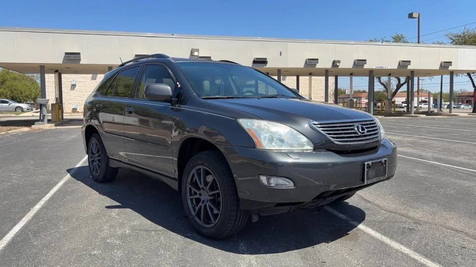 2005 Lexus RX 2nd Gen - Image 2 of 16
