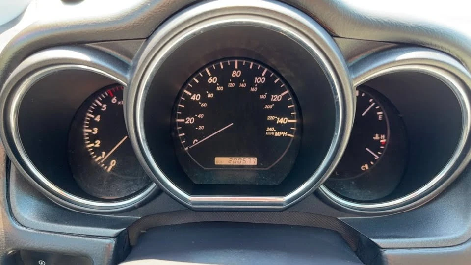 2005 Lexus RX 2nd Gen - Image 11 of 16