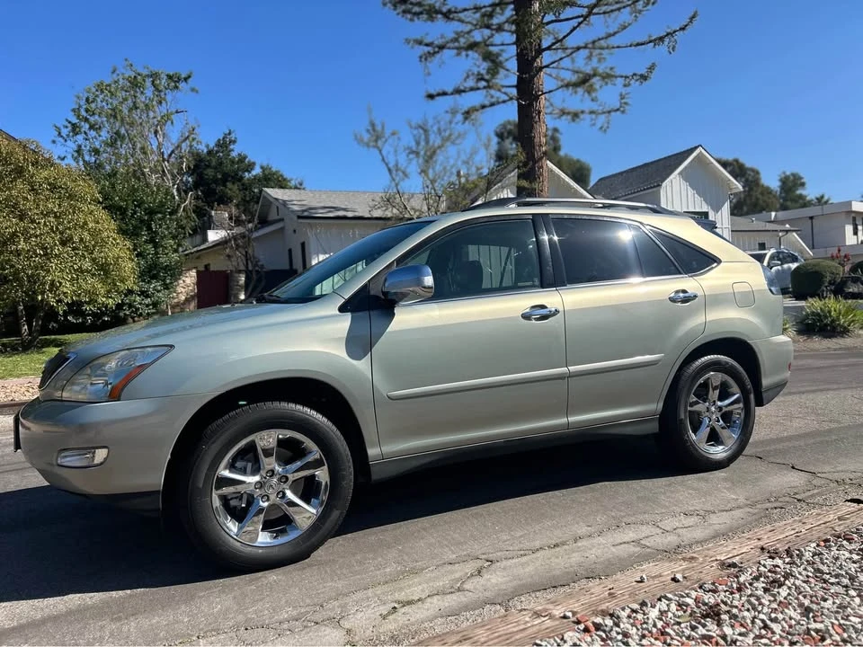 2005 Lexus RX 2nd Gen - Image 2 of 18