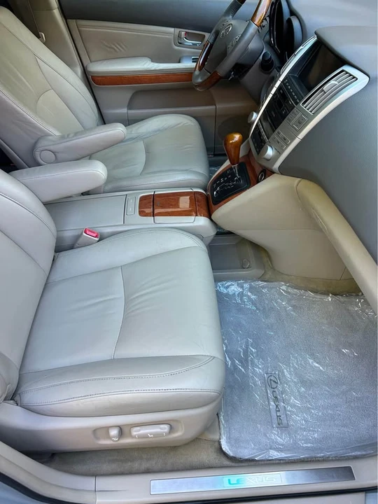 2005 Lexus RX 2nd Gen - Image 9 of 18