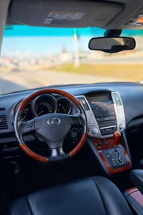 2005 Lexus RX 2nd Gen - Image 10 of 16