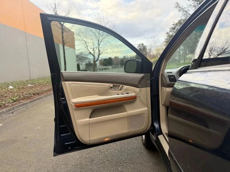 2005 Lexus RX 2nd Gen - Image 10 of 17
