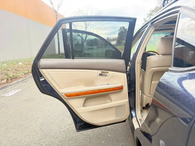 2005 Lexus RX 2nd Gen - Image 12 of 17
