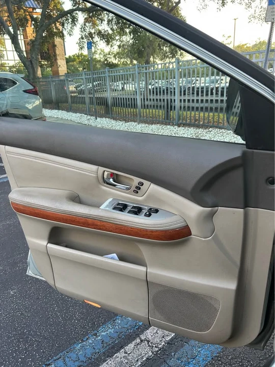 2005 Lexus RX 2nd Gen - Image 15 of 18