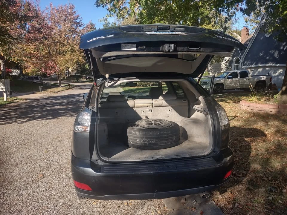 2005 Lexus RX 2nd Gen - Image 2 of 6