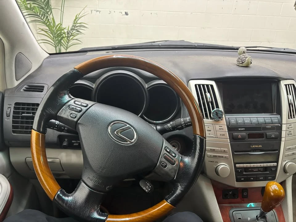 2005 Lexus RX 2nd Gen - Image 3 of 5