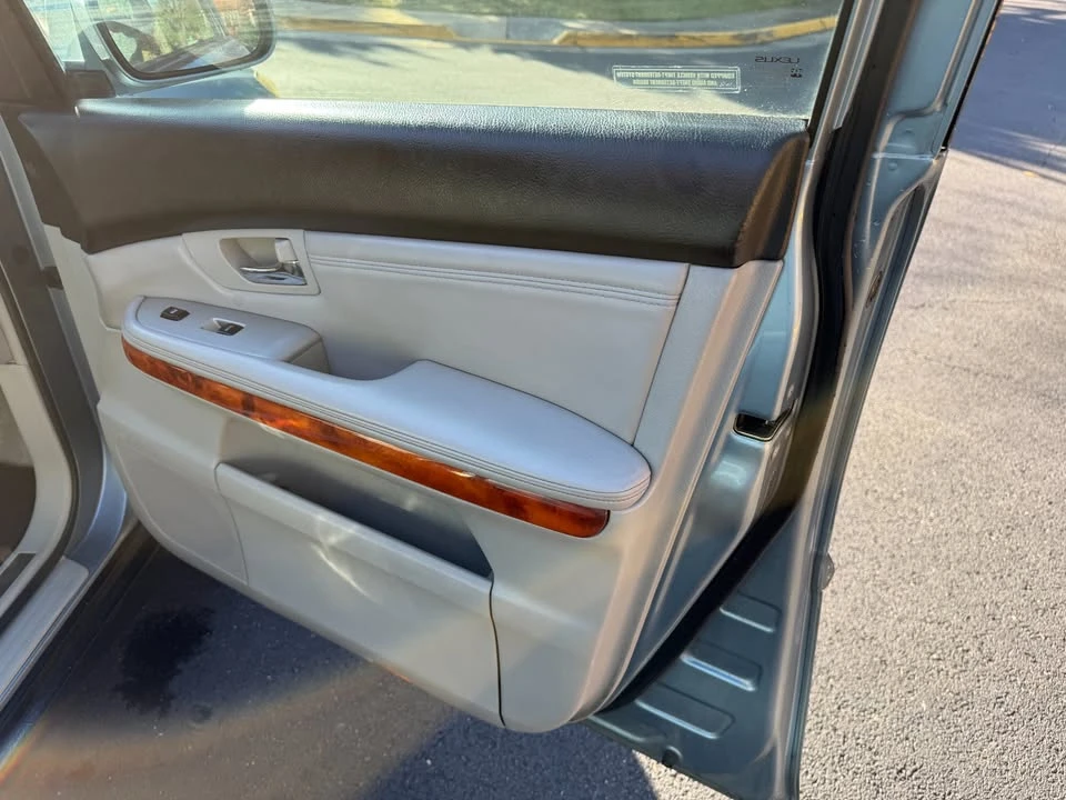2005 Lexus RX 2nd Gen - Image 6 of 11