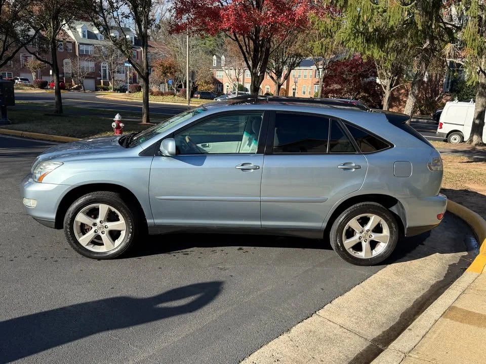 2005 Lexus RX 2nd Gen - Image 4 of 11