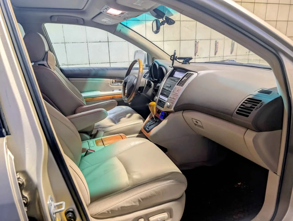 2005 Lexus RX 2nd Gen - Image 9 of 17