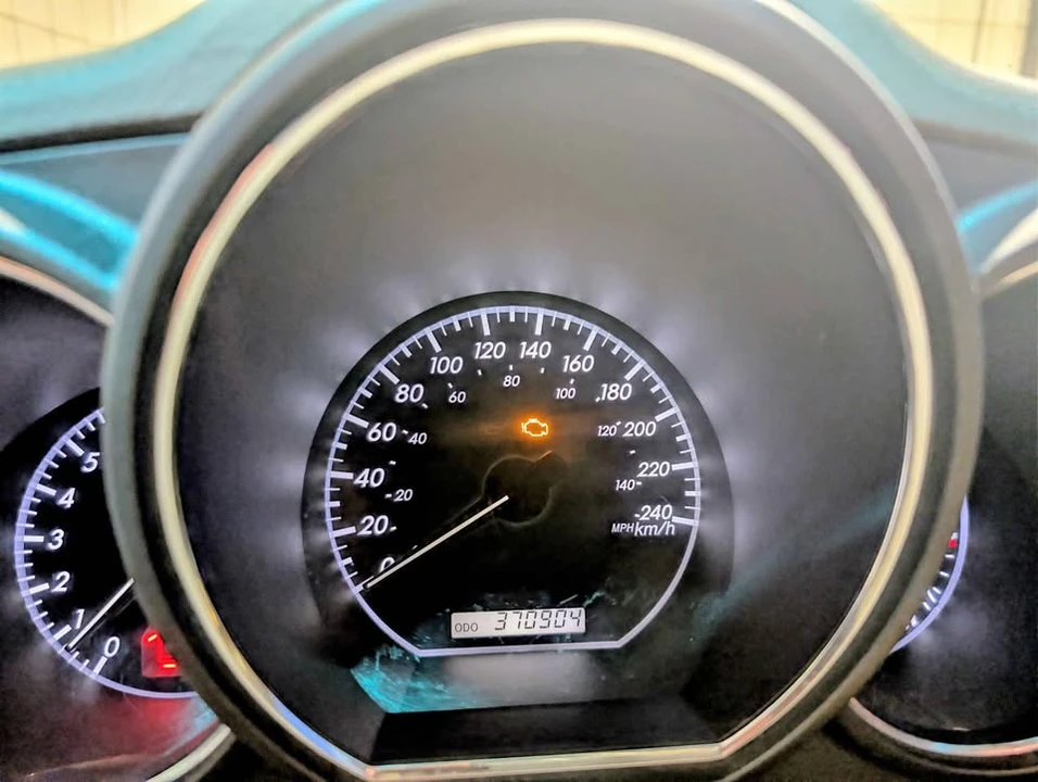 2005 Lexus RX 2nd Gen - Image 12 of 17