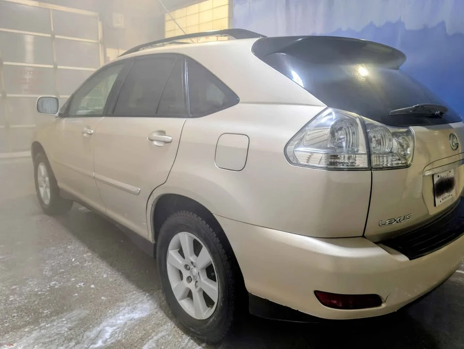 2005 Lexus RX 2nd Gen - Image 3 of 17