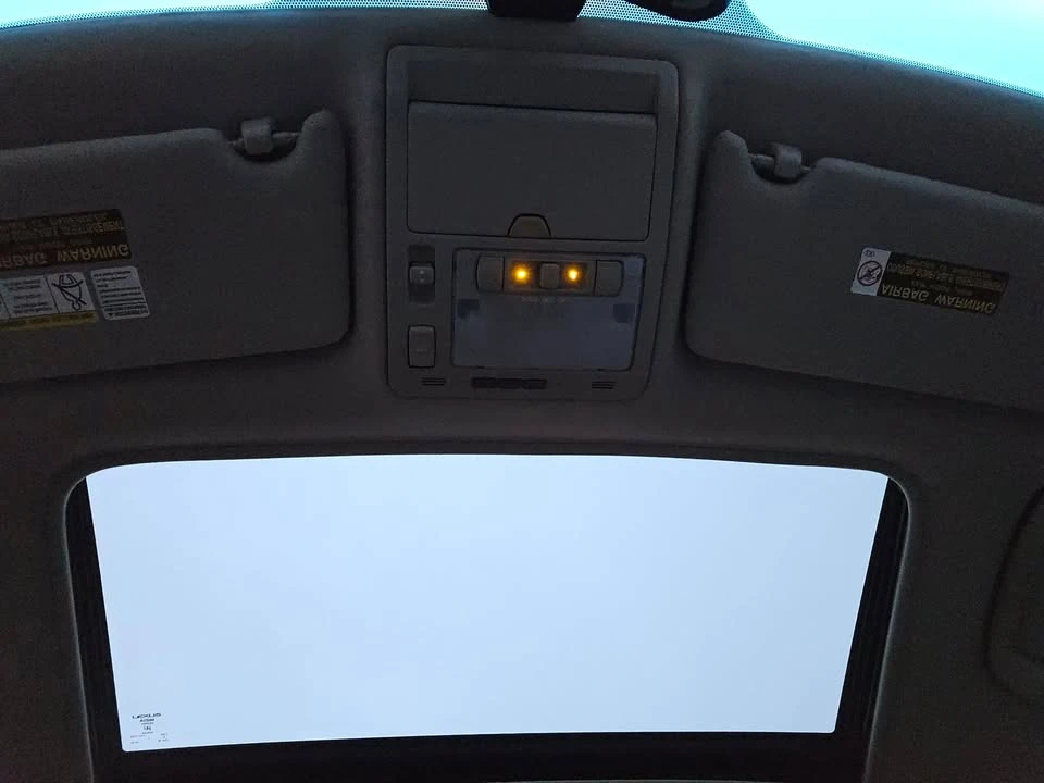 2005 Lexus RX 2nd Gen - Image 16 of 20