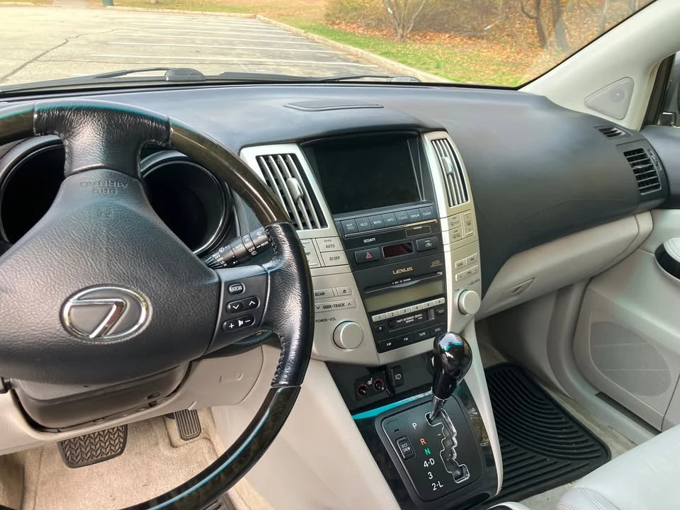 2005 Lexus RX 2nd Gen - Image 13 of 19