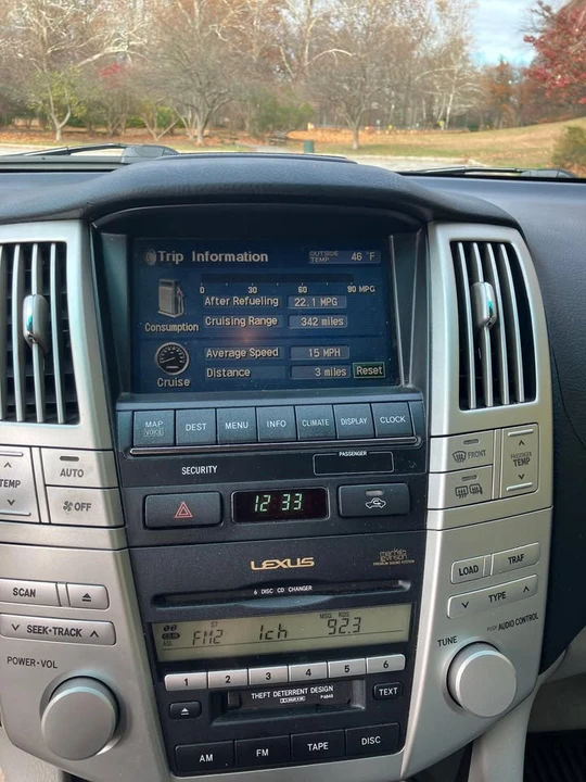 2005 Lexus RX 2nd Gen - Image 9 of 19