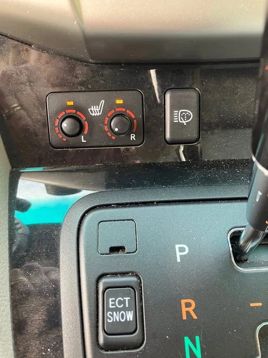2005 Lexus RX 2nd Gen - Image 12 of 19