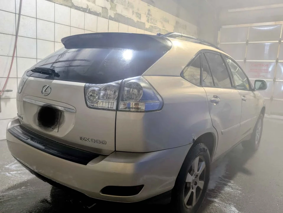 2005 Lexus RX 2nd Gen - Image 5 of 17