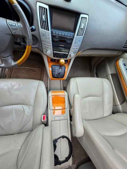 2005 Lexus RX 2nd Gen - Image 12 of 20