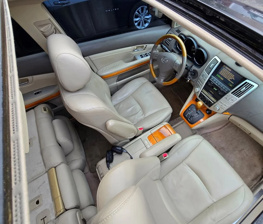 2005 Lexus RX 2nd Gen - Image 9 of 20