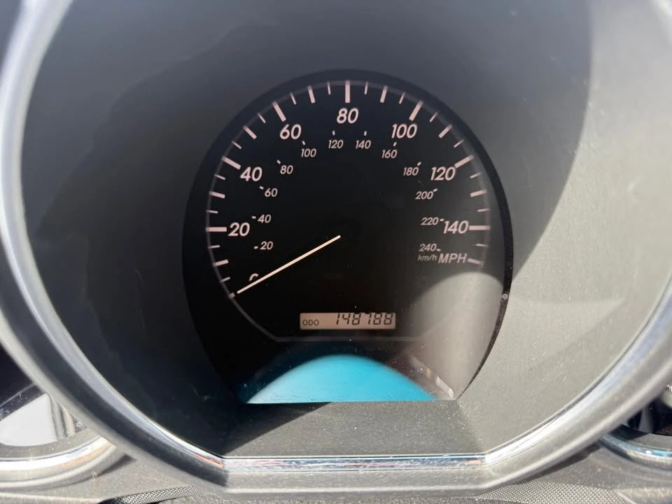 2005 Lexus RX 2nd Gen - Image 2 of 8