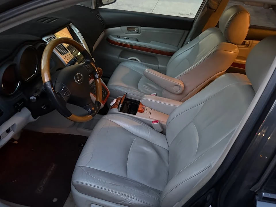 2005 Lexus RX 2nd Gen - Image 6 of 10