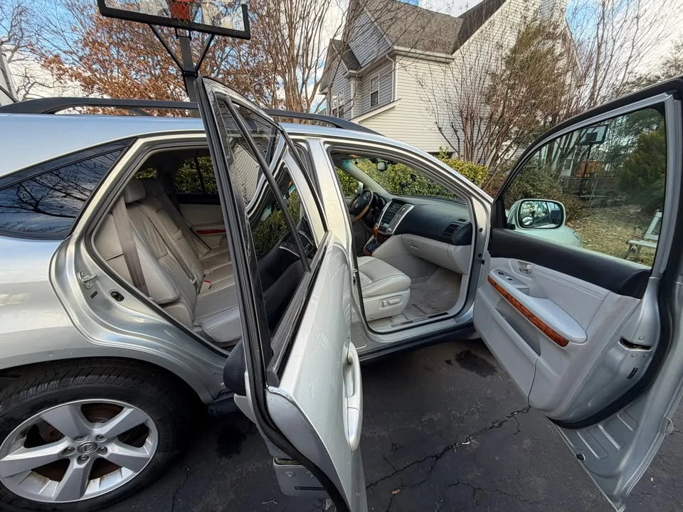 2005 Lexus RX 2nd Gen - Image 4 of 11