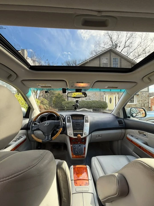 2005 Lexus RX 2nd Gen - Image 8 of 11