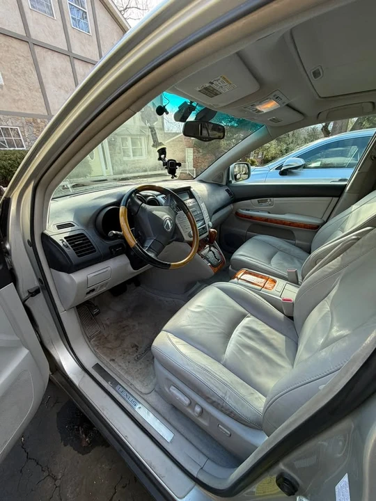 2005 Lexus RX 2nd Gen - Image 6 of 11