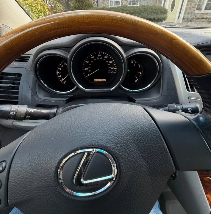 2005 Lexus RX 2nd Gen - Image 3 of 11