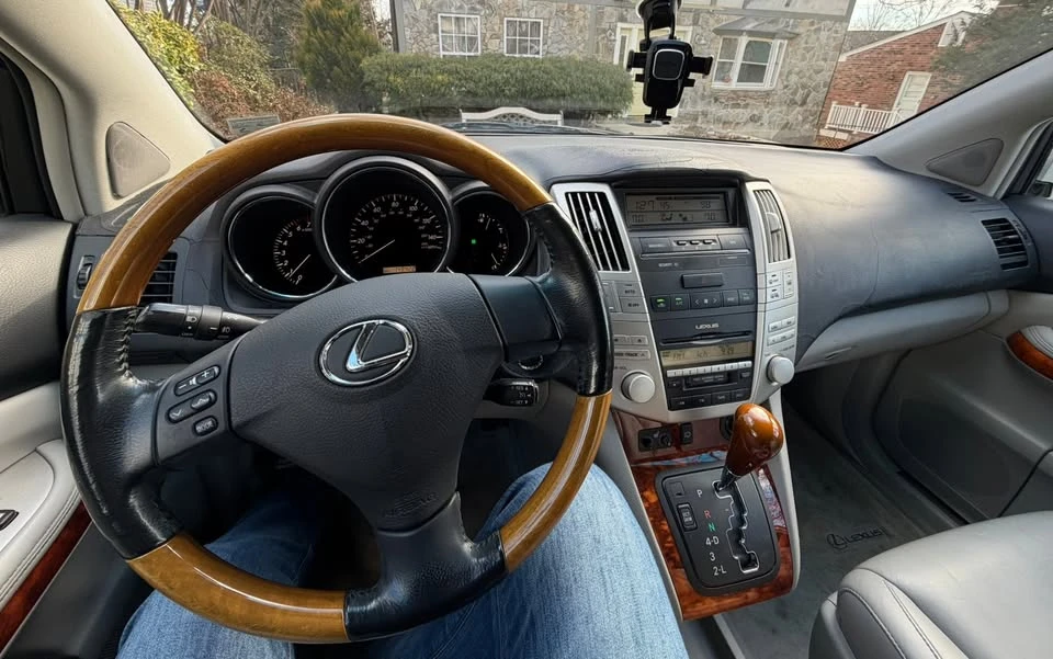 2005 Lexus RX 2nd Gen - Image 7 of 11