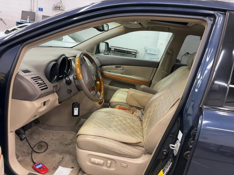 2005 Lexus RX 2nd Gen - Image 10 of 12