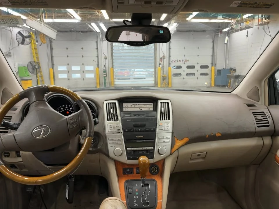 2005 Lexus RX 2nd Gen - Image 9 of 12