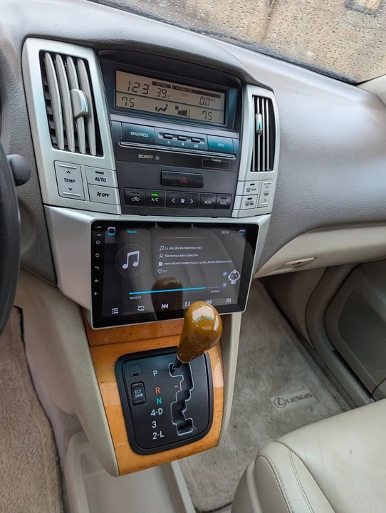2005 Lexus RX 2nd Gen - Image 6 of 10