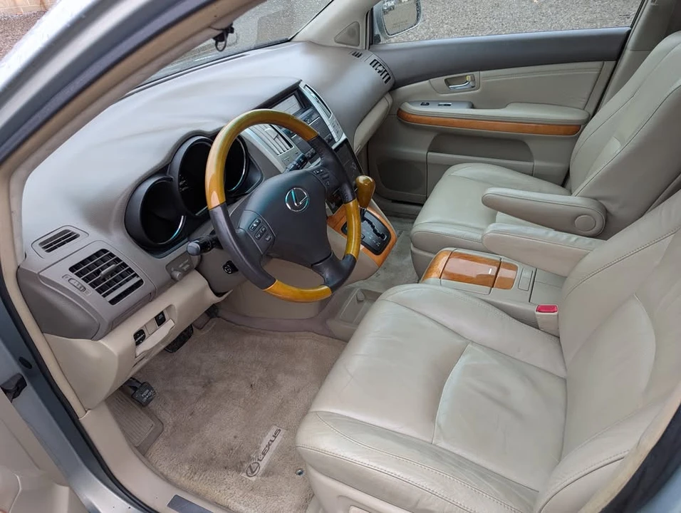 2005 Lexus RX 2nd Gen - Image 5 of 10