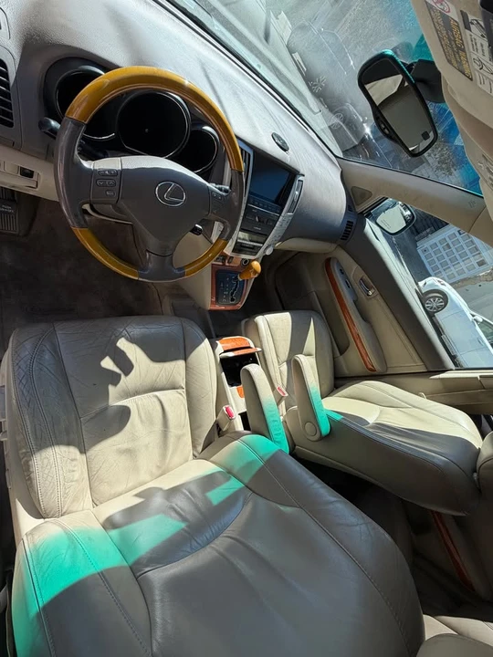 2005 Lexus RX 2nd Gen - Image 8 of 19