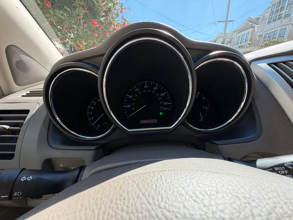 2005 Lexus RX 2nd Gen - Image 13 of 19
