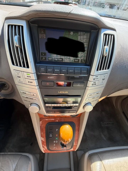 2005 Lexus RX 2nd Gen - Image 14 of 19