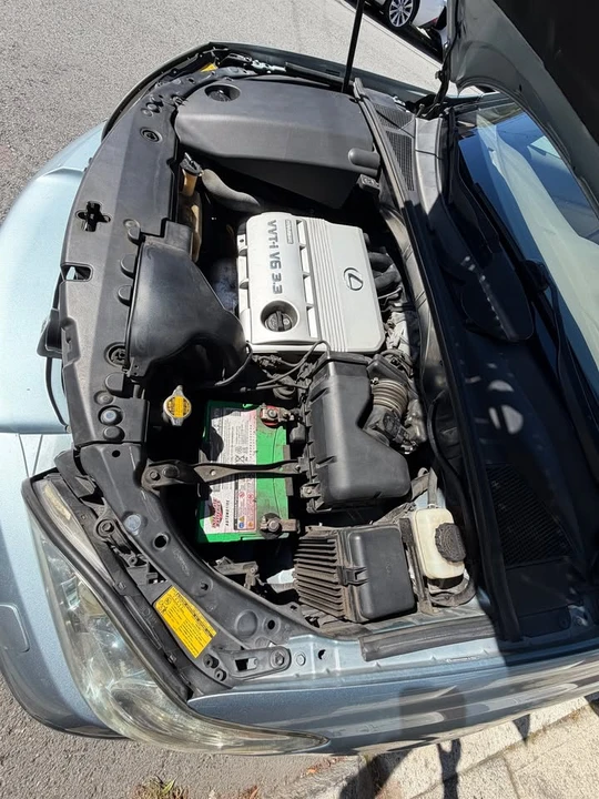 2005 Lexus RX 2nd Gen - Image 17 of 19