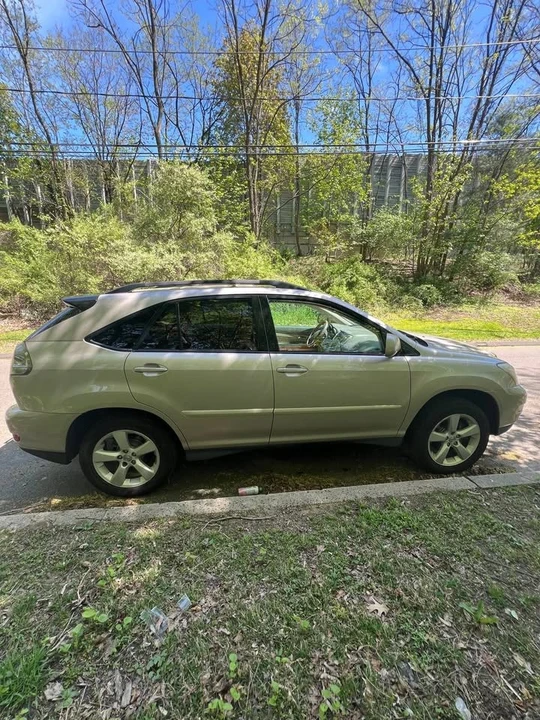 2005 Lexus RX 2nd Gen - Image 6 of 10