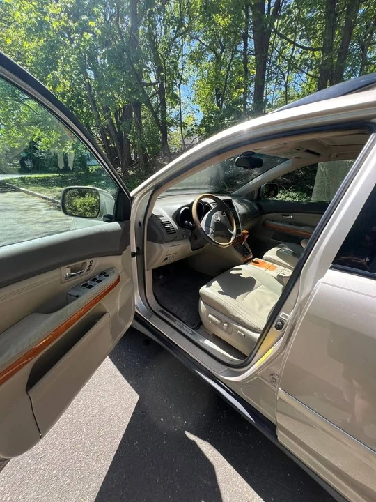 2005 Lexus RX 2nd Gen - Image 3 of 10