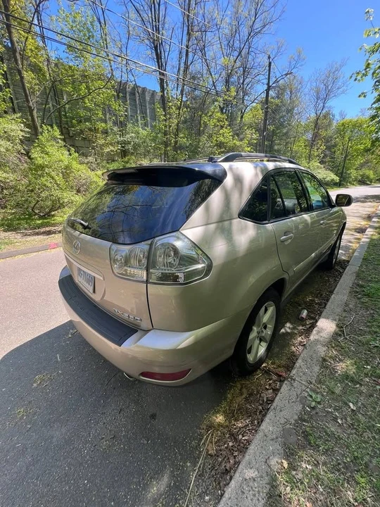 2005 Lexus RX 2nd Gen - Image 2 of 10