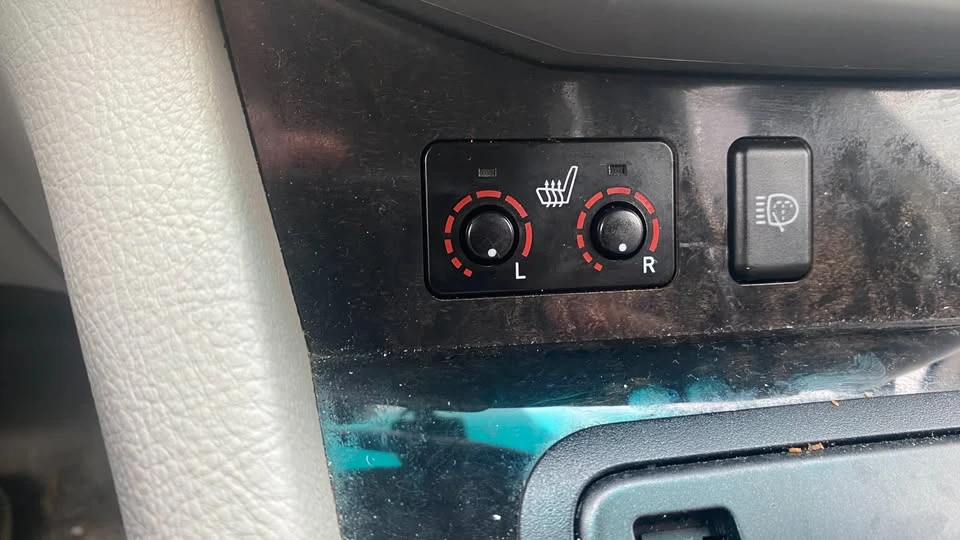 2005 Lexus RX 2nd Gen - Image 13 of 14