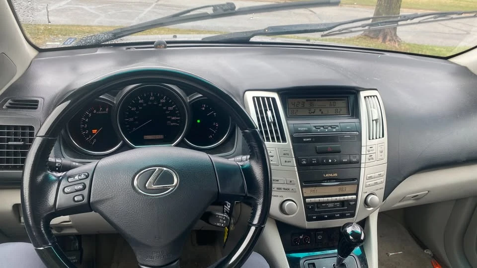 2005 Lexus RX 2nd Gen - Image 11 of 14