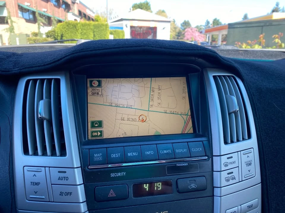 2005 Lexus RX 2nd Gen - Image 3 of 18