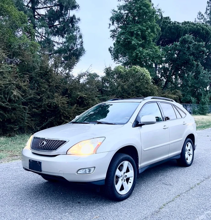 2005 Lexus RX 2nd Gen - Image 2 of 13
